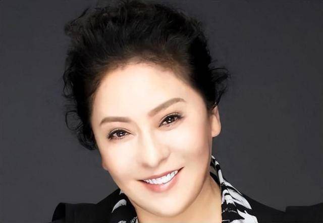 “要横回香港，内地没人惯你！”史晓燕疯狂开撕向太，网友看爽了