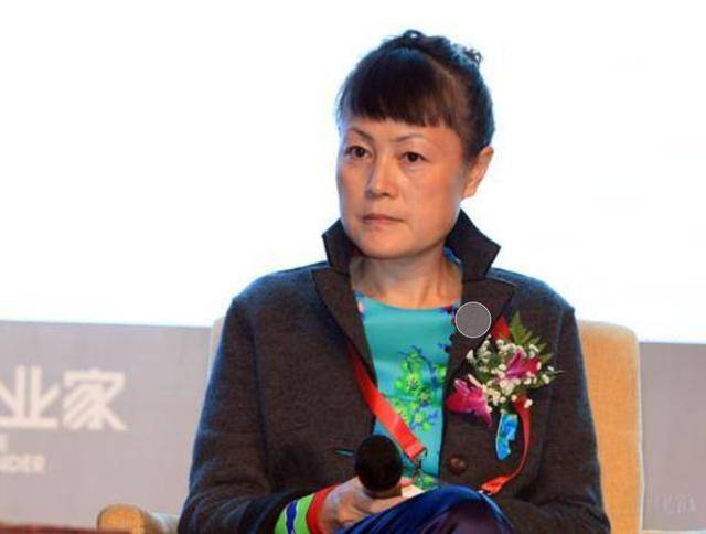 “要横回香港，内地没人惯你！”史晓燕疯狂开撕向太，网友看爽了