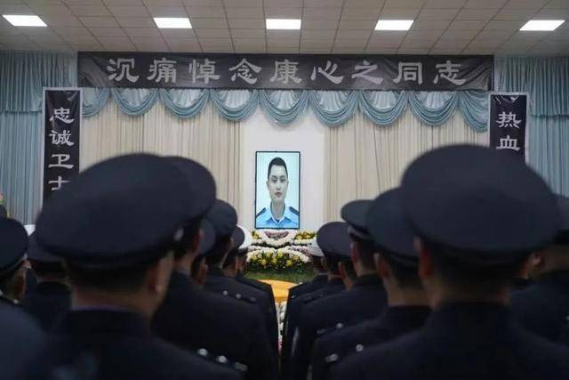 年仅27岁！牺牲前他说请同事吃娃娃百天宴：查酒驾被撞牺牲