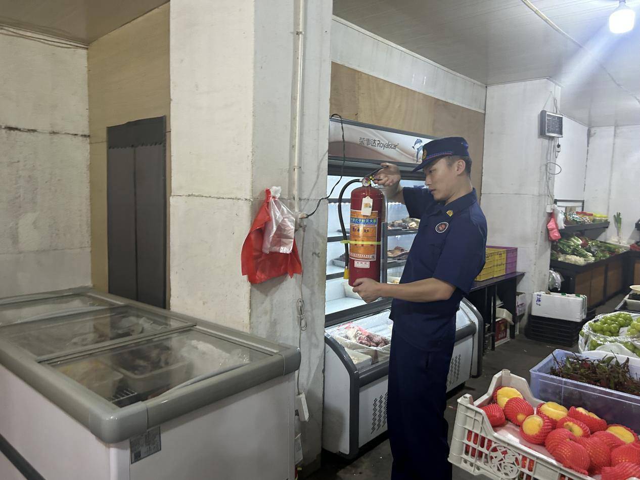 筑牢公共安全“防火墙” 建德钦堂乡开展餐饮店联合检查行动